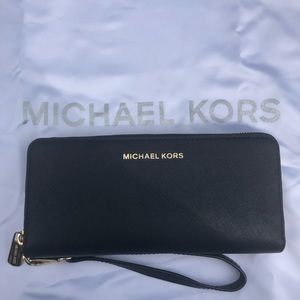 Michael Kors Jet Set Travel Continental Wallet